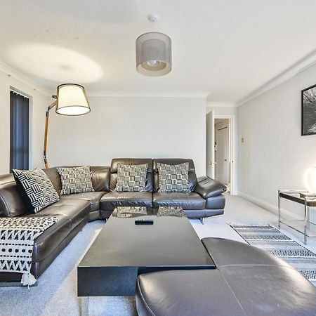 Top Floor Sandbanks Apartment With Free Parking Just Minutes From The Beach And Bars Canford Cliffs Zewnętrze zdjęcie