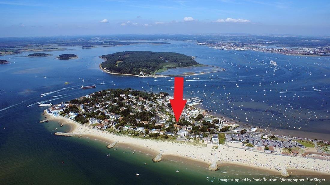 Top Floor Sandbanks Apartment With Free Parking Just Minutes From The Beach And Bars Canford Cliffs Zewnętrze zdjęcie