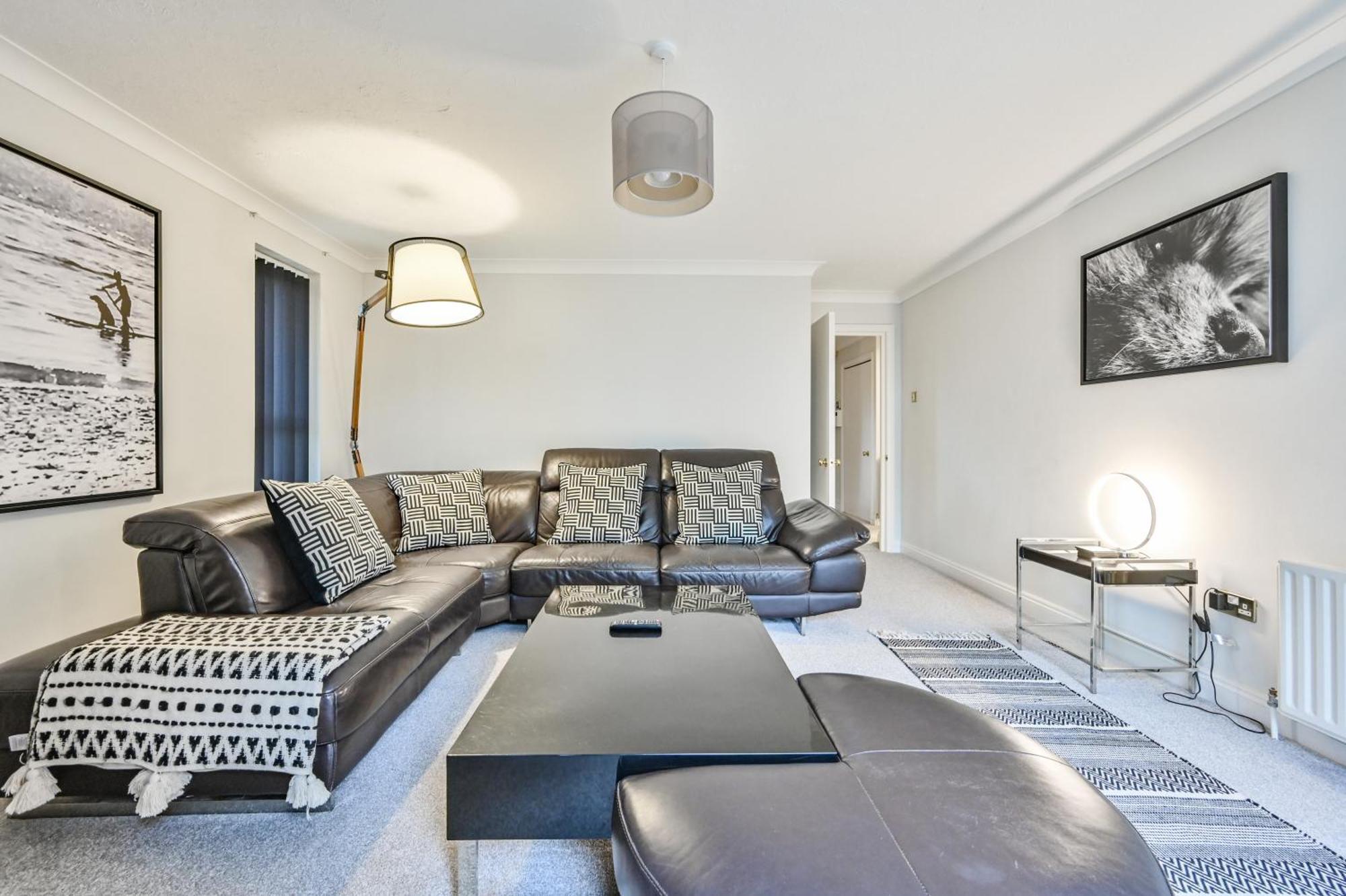 Top Floor Sandbanks Apartment With Free Parking Just Minutes From The Beach And Bars Canford Cliffs Zewnętrze zdjęcie