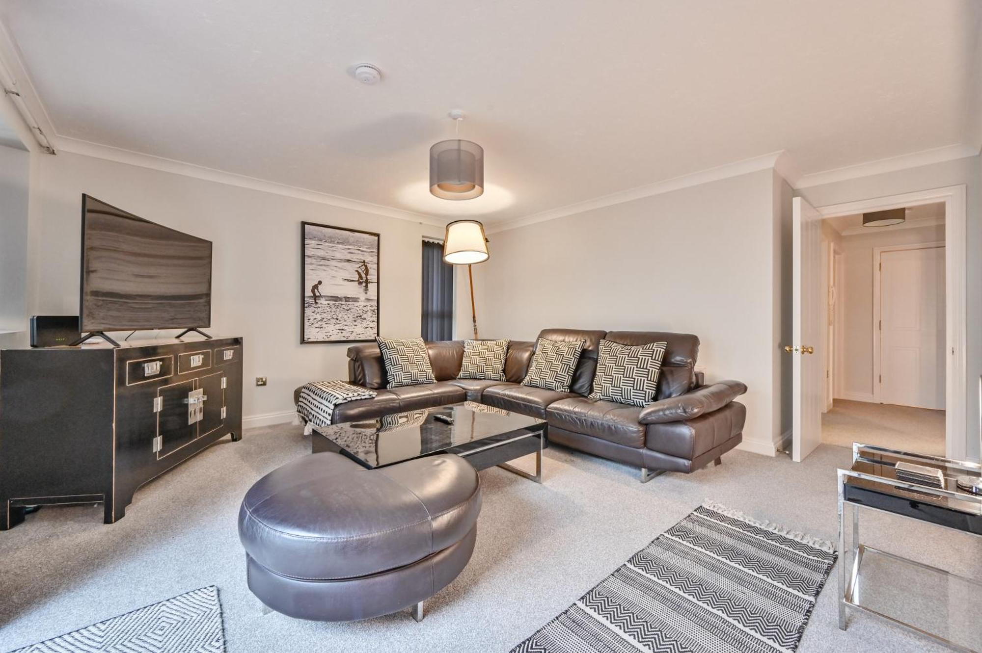 Top Floor Sandbanks Apartment With Free Parking Just Minutes From The Beach And Bars Canford Cliffs Zewnętrze zdjęcie